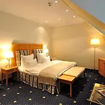 فندق Sandglow 4*