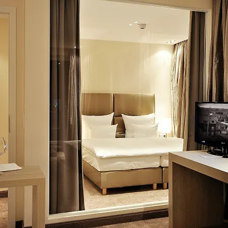 Sandglow Hotel