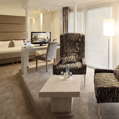 Sandglow Hotel 4*