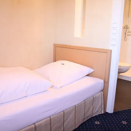 Sandglow Hotel