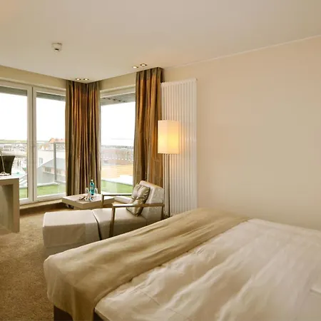 Sandglow Hotell 4*
