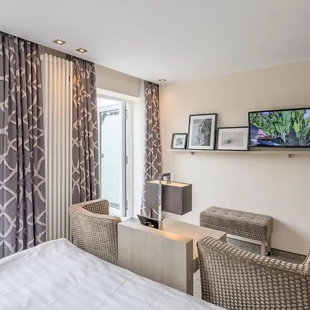 Sandglow Hotel 4*