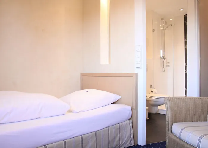 فندق Sandglow 4*