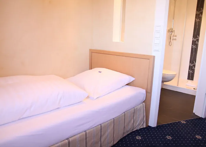 Sandglow Hotel
