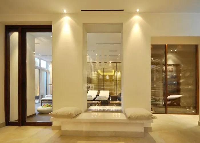 Sandglow فندق 4*