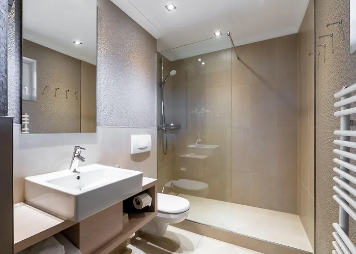 Sandglow فندق هوسوم