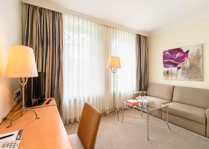 Sandglow Hotel 4*